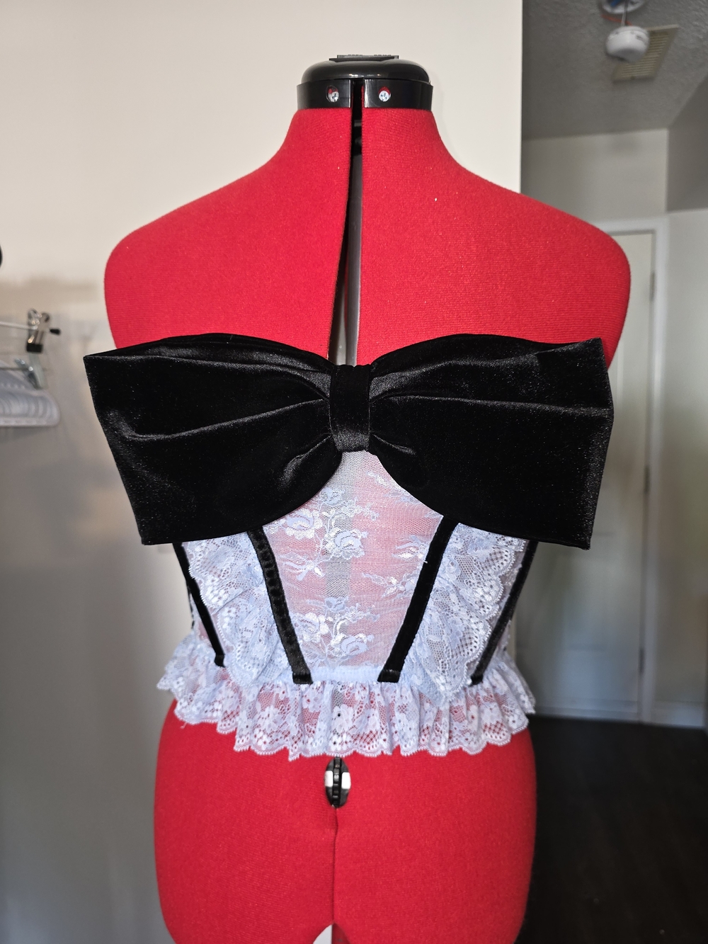Black Velvet Bow Lace Bustier Corset Top Urban Outfitters Sabrina Carpenter